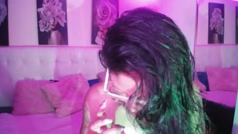 Snapshot of zarahbennet chatting on June 19, 5:17 pm Zarah online show from June 19, 5:17 pm