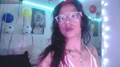 Snapshot of zarahbennet chatting on July 6, 3:03 pm Zarah online show from July 6, 3:03 pm