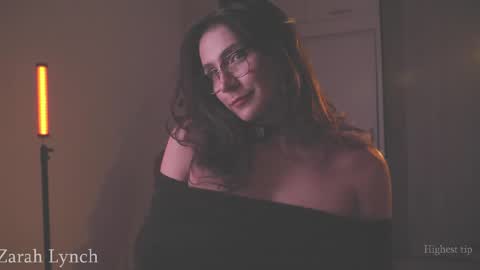 Snapshot of zarahlynch chatting on March 31, 3:08 am Miss Lynch Next show 2911 online show from March 31, 3:08 am