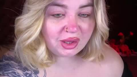 Lola online show from April 30, 8:04 pm