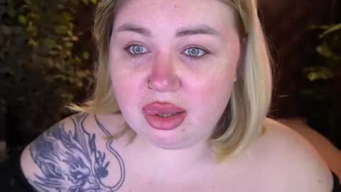 Lola online show from May 7, 7:52 pm