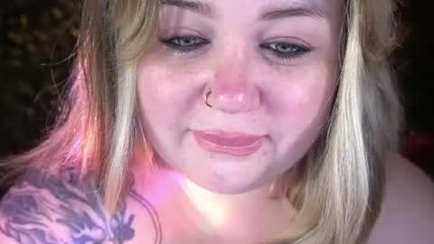 Lola online show from July 28, 8:01 pm