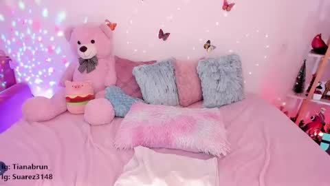 Snapshot of zaratorres_ chatting on March 6, 2:51 pm Zara online show from March 6, 2:51 pm