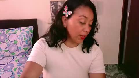 Snapshot of zaray_45bella chatting on November 6, 9:37 pm zaray online show from November 6, 9:37 pm