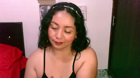 Snapshot of zaray_45bella chatting on November 23, 12:43 am zaray online show from November 23, 12:43 am
