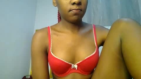 Snapshot of zariah011 chatting on June 19, 9:29 pm zariah online show from June 19, 9:29 pm