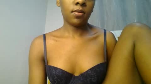 Snapshot of zariah011 chatting on June 22, 3:25 am zariah online show from June 22, 3:25 am