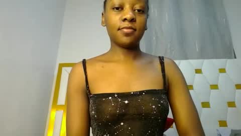 Snapshot of zariah011 chatting on June 25, 10:25 pm zariah online show from June 25, 10:25 pm