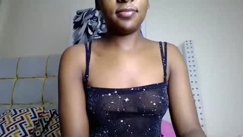 Snapshot of zariah011 chatting on July 12, 10:01 pm zariah online show from July 12, 10:01 pm