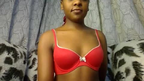 Snapshot of zariah011 chatting on July 29, 9:35 pm zariah online show from July 29, 9:35 pm