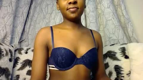 Snapshot of zariah011 chatting on July 30, 9:25 pm zariah online show from July 30, 9:25 pm