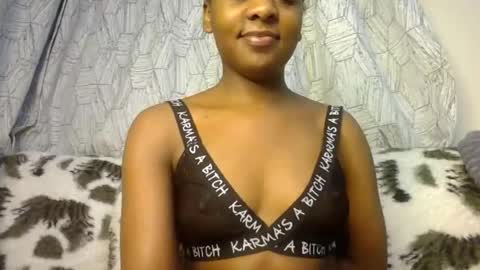 Snapshot of zariah011 chatting on July 31, 11:37 pm zariah online show from July 31, 11:37 pm