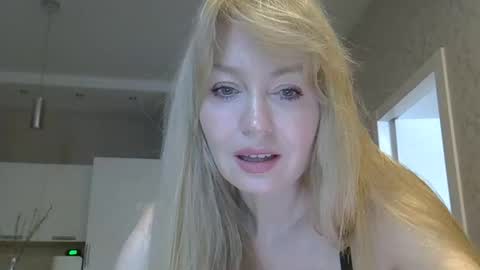 Zarina Swift online show from April 6, 4:46 am