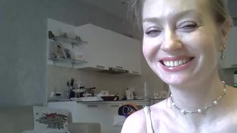 Zarina Swift online show from May 9, 7:02 am