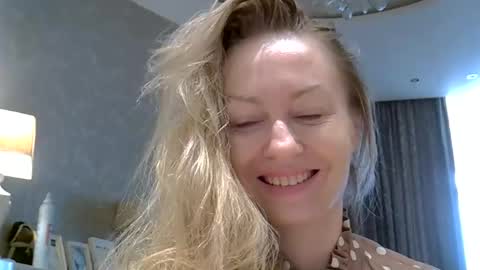 Zarina Swift online show from May 22, 4:19 am