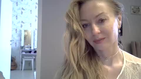 Zarina Swift online show from May 27, 6:32 am
