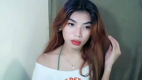 Snapshot of zeah_rev21 chatting on June 19, 10:35 pm zeah_rev21 online show from June 19, 10:35 pm