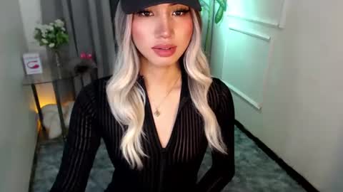 zelainalovetocum online show from February 16, 7:15 am