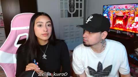 Snapshot of zelda_kuro chatting on December 21, 9:22 pm Zelda And Kuro online show from December 21, 9:22 pm