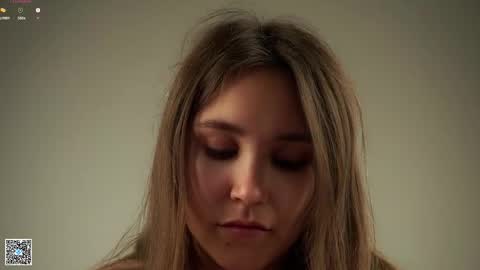 Snapshot of zeldaes chatting on October 3, 1:13 am Emilia online show from October 3, 1:13 am