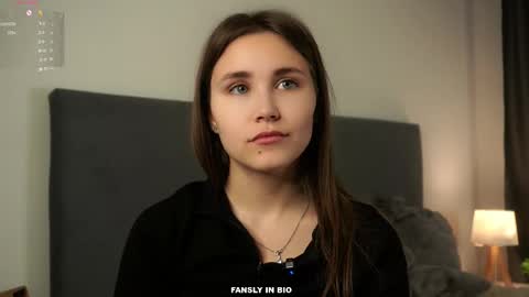 Snapshot of zeldaes chatting on October 25, 1:13 am Emilia online show from October 25, 1:13 am