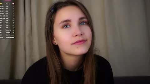 Snapshot of zeldaes chatting on November 19, 1:16 am Emilia online show from November 19, 1:16 am