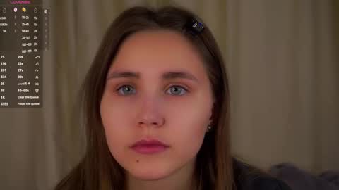 Snapshot of zeldaes chatting on December 16, 1:32 am Emilia online show from December 16, 1:32 am