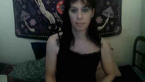 Snapshot of zeldasroom chatting on February 9, 4:46 am Zelda online show from February 9, 4:46 am