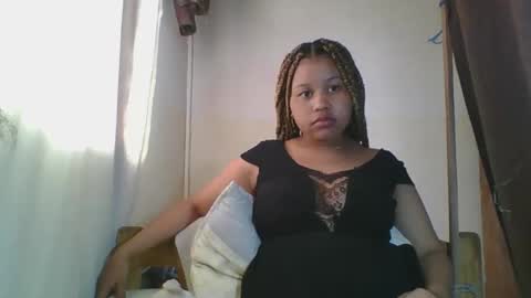 Snapshot of zenicee chatting on December 5, 12:14 pm zenicee online show from December 5, 12:14 pm