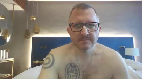 Snapshot of zenlem chatting on May 6, 6:19 am zenlem online show from May 6, 6:19 am