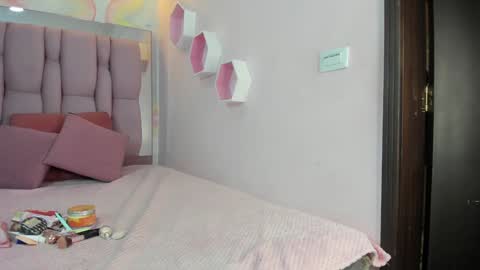 Snapshot of zephyra_angels1 chatting on December 31, 1:19 pm ZEPHYRA ANGELS online show from December 31, 1:19 pm