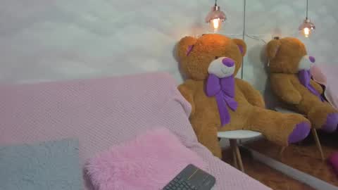 Snapshot of zephyra_angels1 chatting on October 13, 4:01 am ZEPHYRA ANGELS online show from October 13, 4:01 am