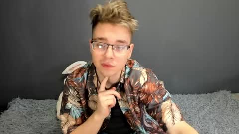Snapshot of zeriixx chatting on April 22, 2:25 am Ethan online show from April 22, 2:25 am