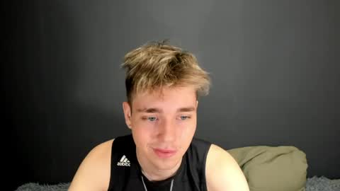 Snapshot of zeriixx chatting on April 27, 2:53 am Ethan online show from April 27, 2:53 am