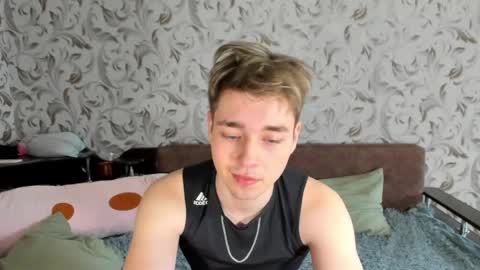Snapshot of zeriixx chatting on May 14, 2:51 am Ethan online show from May 14, 2:51 am