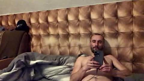 Snapshot of zervale chatting on January 8, 3:40 am zervale online show from January 8, 3:40 am