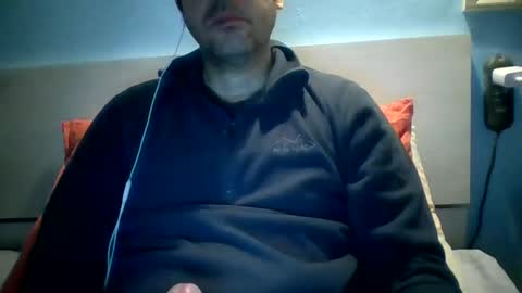 Snapshot of zeus00811 chatting on December 11, 5:21 am zeus online show from December 11, 5:21 am