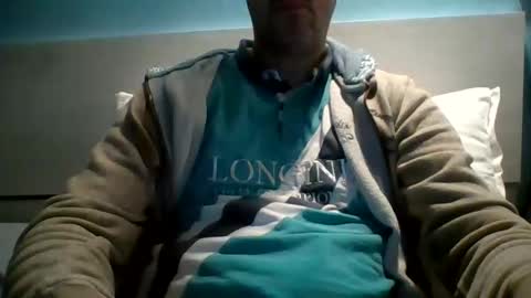 Snapshot of zeus00811 chatting on October 4, 4:43 am zeus online show from October 4, 4:43 am
