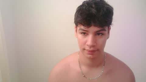 Snapshot of zeus_183 chatting on June 17, 7:37 pm zeus_183 online show from June 17, 7:37 pm