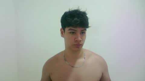 Snapshot of zeus_183 chatting on June 20, 2:14 am zeus_183 online show from June 20, 2:14 am