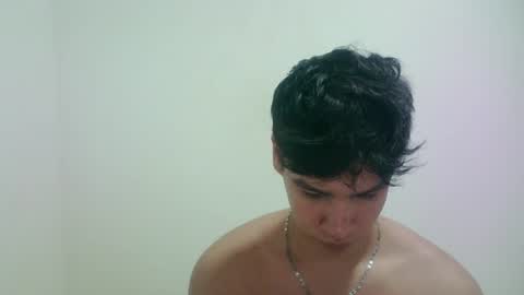 Snapshot of zeus_183 chatting on June 21, 12:35 am zeus_183 online show from June 21, 12:35 am