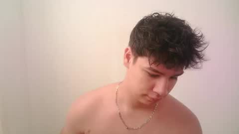 Snapshot of zeus_183 chatting on June 21, 8:22 pm zeus_183 online show from June 21, 8:22 pm