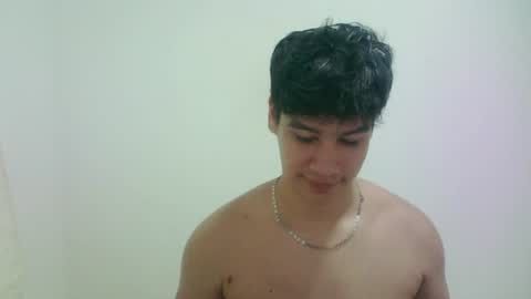 Snapshot of zeus_183 chatting on June 29, 5:46 am zeus_183 online show from June 29, 5:46 am