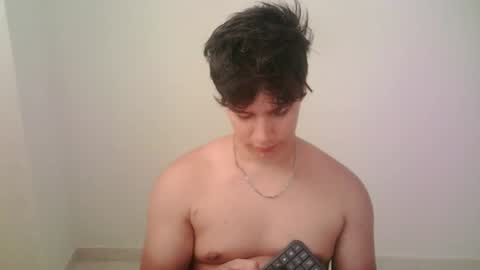 Snapshot of zeus_183 chatting on July 11, 8:44 pm zeus_183 online show from July 11, 8:44 pm