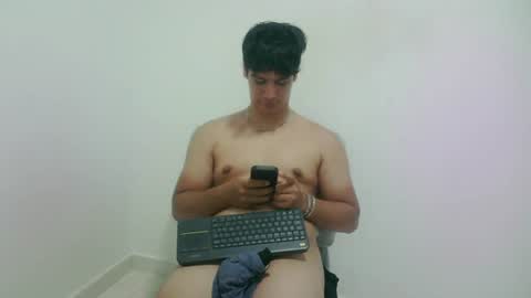Snapshot of zeus_183 chatting on July 18, 12:37 am zeus_183 online show from July 18, 12:37 am