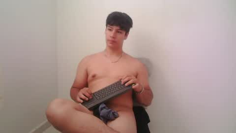 Snapshot of zeus_183 chatting on July 19, 2:43 pm zeus_183 online show from July 19, 2:43 pm