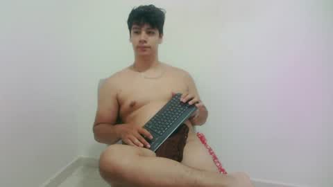 Snapshot of zeus_183 chatting on July 20, 10:12 pm zeus_183 online show from July 20, 10:12 pm