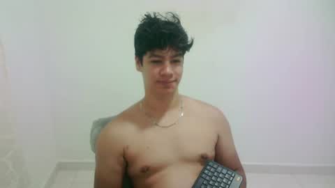 Snapshot of zeus_183 chatting on July 22, 10:29 am zeus_183 online show from July 22, 10:29 am