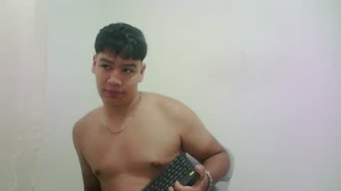 Snapshot of zeus_183 chatting on July 23, 11:52 am zeus_183 online show from July 23, 11:52 am