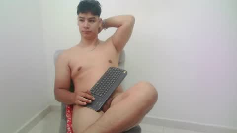 Snapshot of zeus_183 chatting on July 24, 12:58 pm zeus_183 online show from July 24, 12:58 pm